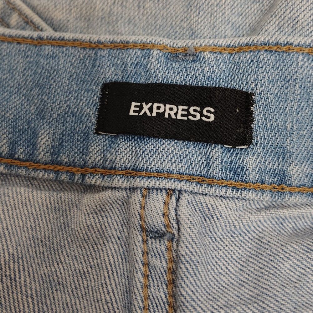 Express Mom Jean Super High Rise Crop Size 12 Light Wash Distressed Raw Hem - Picture 6 of 6